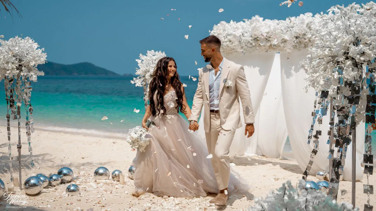 Beach wedding ceremony in Phuket video