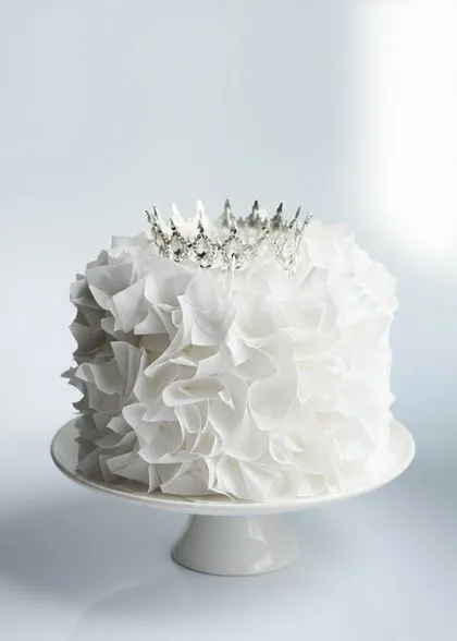 Sophisticated custom wedding cake for Cliff wedding in Phuket with modern design
