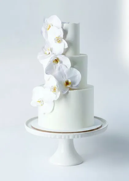 Artistic custom wedding cake for tropical wedding in Phuket with unique decorations