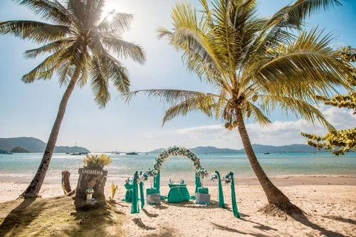 Turquoise classic floral wedding arch, Phuket — photo 1