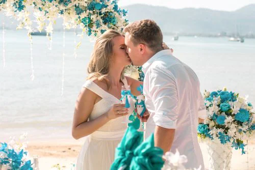 Turquoise classic floral wedding arch, Phuket — photo 18