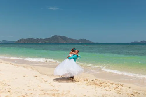 Turquoise geometric bamboo wedding arch, Natasha and Sergei, Phuket — photo 36
