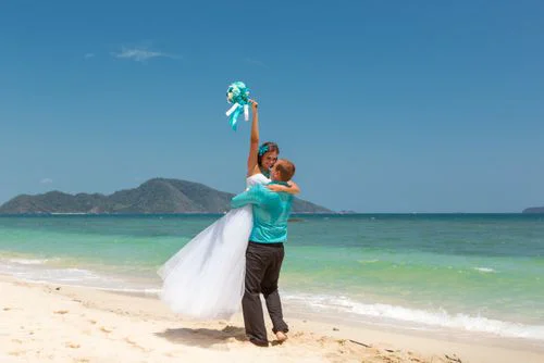Turquoise geometric bamboo wedding arch, Natasha and Sergei, Phuket — photo 37