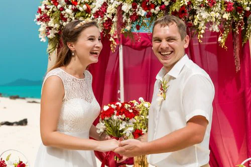 Red geometric wedding arch in Phuket — Anya and Anton, Phuket — photo 13