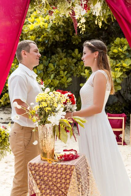 Red geometric wedding arch in Phuket — Anya and Anton, Phuket — photo 14