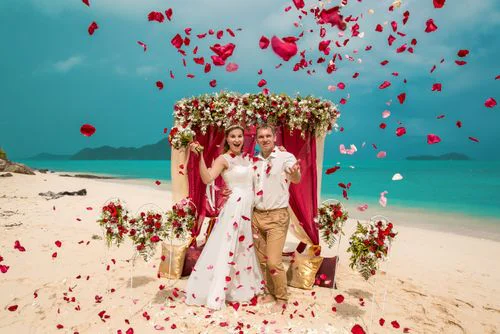 Red geometric wedding arch in Phuket — Anya and Anton, Phuket — photo 16