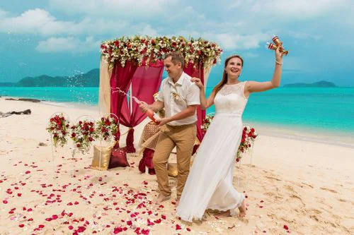 Red geometric wedding arch in Phuket — Anya and Anton, Phuket — photo 19