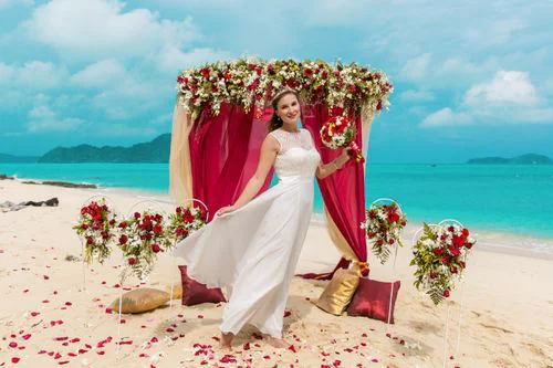 Red geometric wedding arch in Phuket — Anya and Anton, Phuket — photo 23