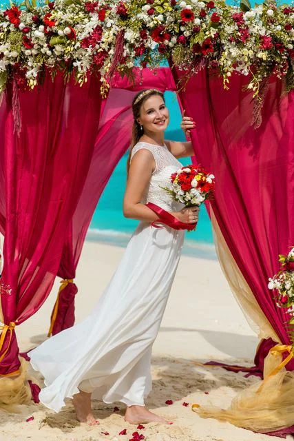 Red geometric wedding arch in Phuket — Anya and Anton, Phuket — photo 26