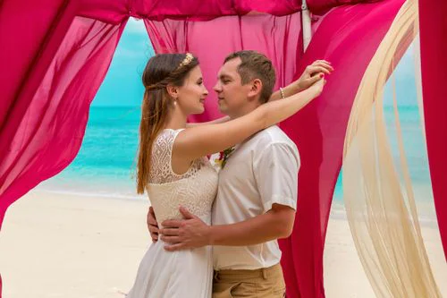 Red geometric wedding arch in Phuket — Anya and Anton, Phuket — photo 31
