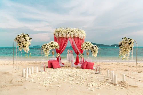 White and pink geometric wedding arch, Alena and Oleg, Phuket — photo 1