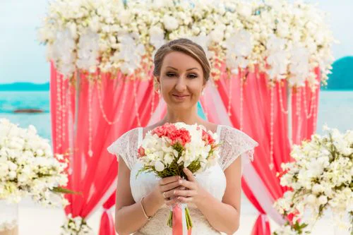 White and pink geometric wedding arch, Alena and Oleg, Phuket — photo 15