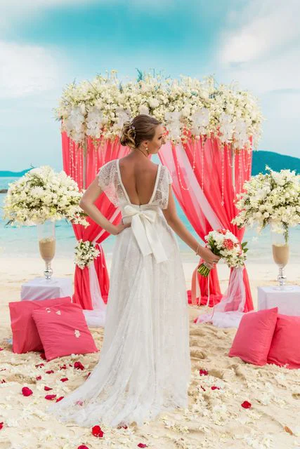 White and pink geometric wedding arch, Alena and Oleg, Phuket — photo 16