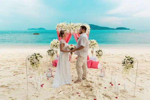 White and pink geometric wedding arch, Alena and Oleg, Phuket — photo 20