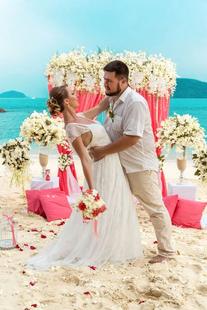White and pink geometric wedding arch, Alena and Oleg, Phuket — photo 22