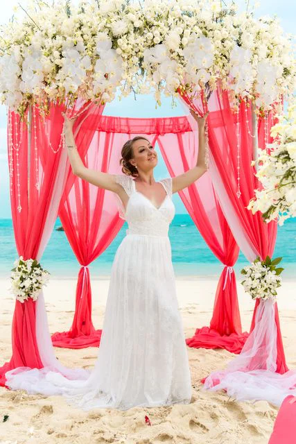 White and pink geometric wedding arch, Alena and Oleg, Phuket — photo 24