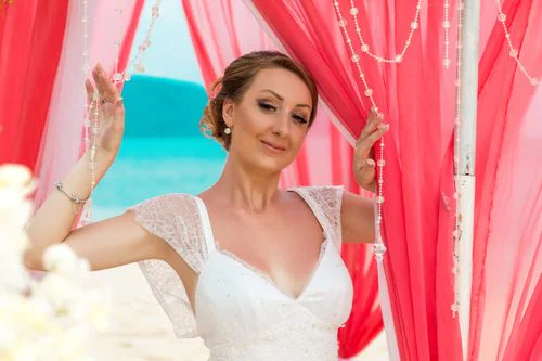 White and pink geometric wedding arch, Alena and Oleg, Phuket — photo 25