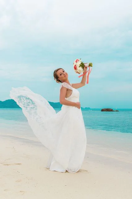 White and pink geometric wedding arch, Alena and Oleg, Phuket — photo 33