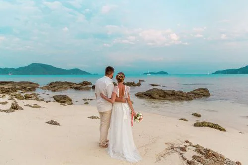 White and pink geometric wedding arch, Alena and Oleg, Phuket — photo 35