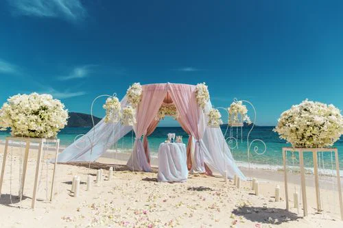 Pink geometric wedding arch, Anzhelika and Artur, Phuket — photo 2