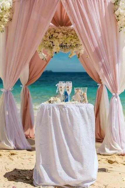 Pink geometric wedding arch, Anzhelika and Artur, Phuket — photo 5