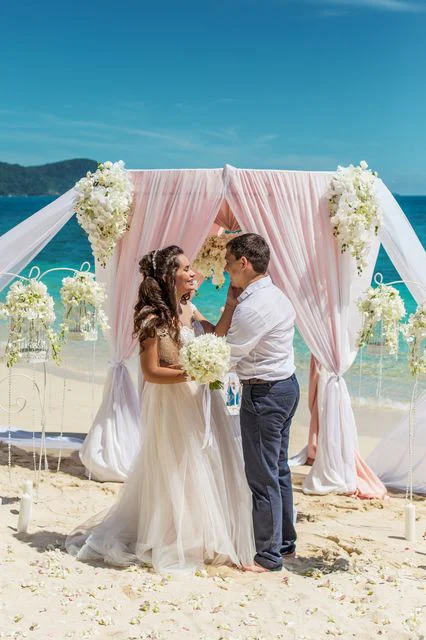 Pink geometric wedding arch, Anzhelika and Artur, Phuket — photo 16