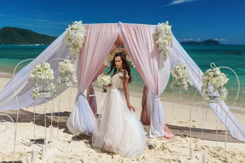 Pink geometric wedding arch, Anzhelika and Artur, Phuket — photo 21