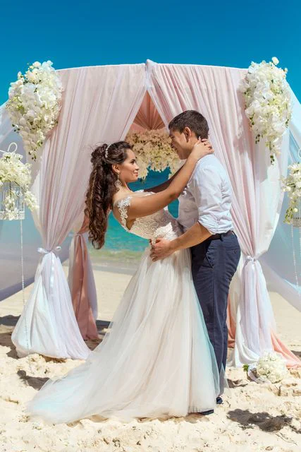 Pink geometric wedding arch, Anzhelika and Artur, Phuket — photo 27
