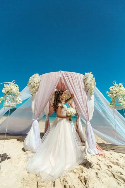 Pink geometric wedding arch, Anzhelika and Artur, Phuket — photo 31