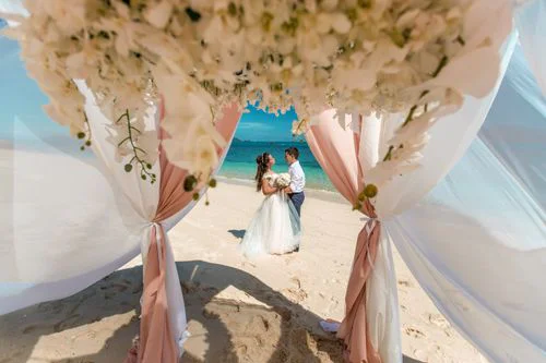 Pink geometric wedding arch, Anzhelika and Artur, Phuket — photo 34