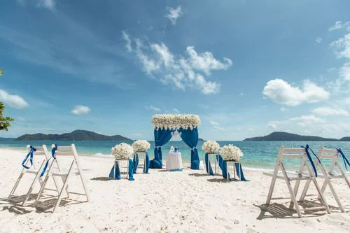 Blue geometric bamboo wedding arch, Phuket — photo 1