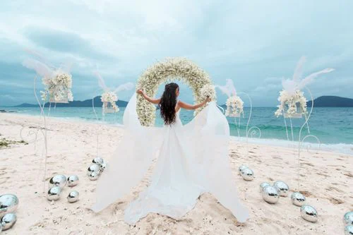 White classic floral wedding arch, Kristina and Dima, Phuket — photo 16