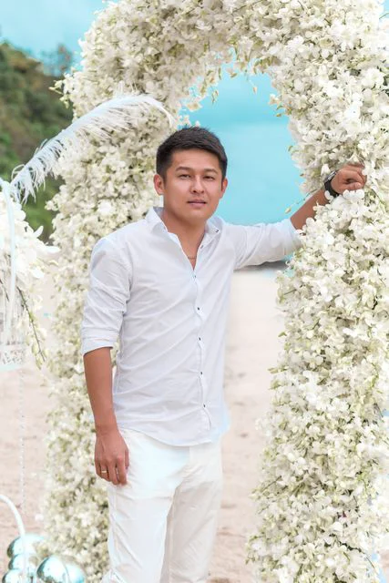 White classic floral wedding arch, Kristina and Dima, Phuket — photo 26