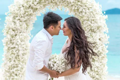 White classic floral wedding arch, Kristina and Dima, Phuket — photo 27