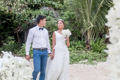 White round floral wedding arch, Kristina and Lesha, Phuket — photo 4