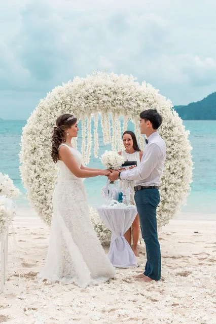 White round floral wedding arch, Kristina and Lesha, Phuket — photo 6
