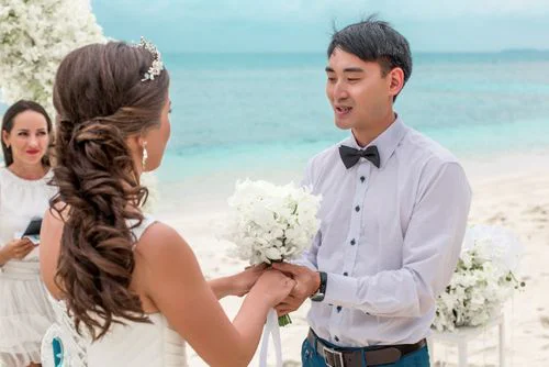 White round floral wedding arch, Kristina and Lesha, Phuket — photo 7