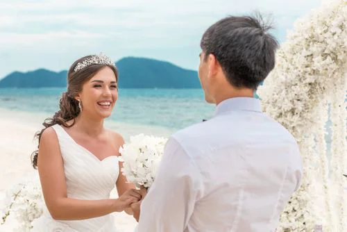 White round floral wedding arch, Kristina and Lesha, Phuket — photo 8