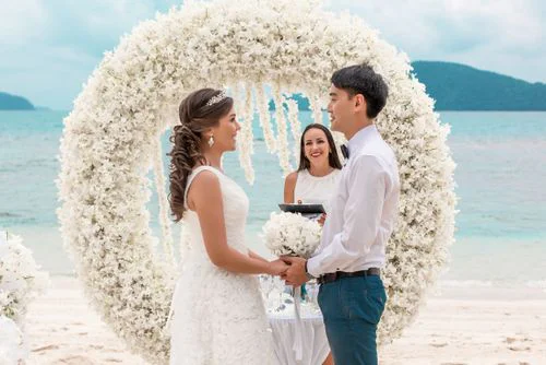 White round floral wedding arch, Kristina and Lesha, Phuket — photo 9