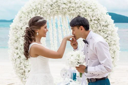 White round floral wedding arch, Kristina and Lesha, Phuket — photo 13