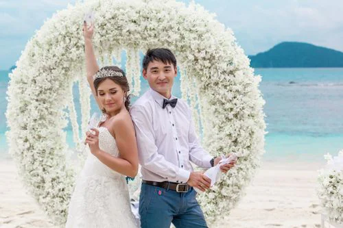 White round floral wedding arch, Kristina and Lesha, Phuket — photo 18