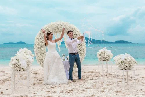 White round floral wedding arch, Kristina and Lesha, Phuket — photo 19