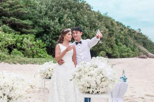 White round floral wedding arch, Kristina and Lesha, Phuket — photo 20