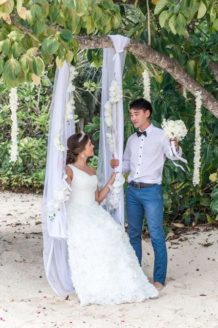 White round floral wedding arch, Kristina and Lesha, Phuket — photo 24