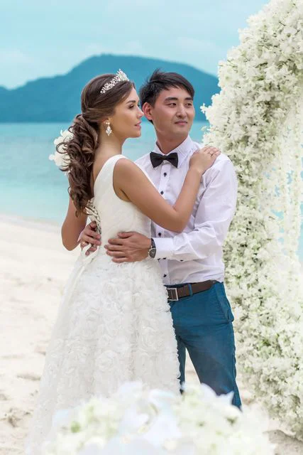 White round floral wedding arch, Kristina and Lesha, Phuket — photo 28