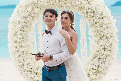 White round floral wedding arch, Kristina and Lesha, Phuket — photo 37