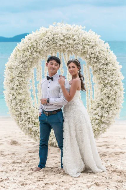 White round floral wedding arch, Kristina and Lesha, Phuket — photo 38
