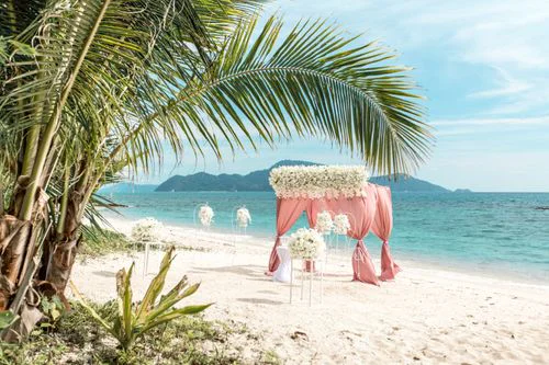 Pink geometric bamboo wedding arch, Natasha and Venya, Phuket — photo 2