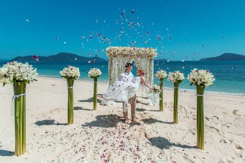 Green geometric bamboo wedding arch, Ina and Tautvydas, Phuket — photo 20