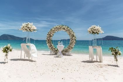 Round Arch with Green — full coverage — Phuket wedding decoration